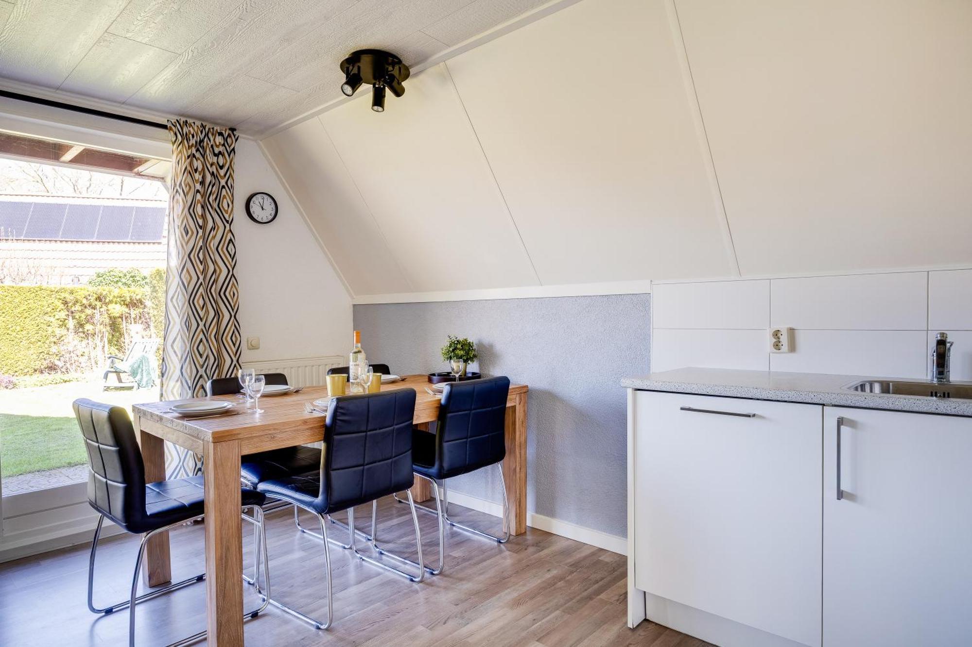 Aalscholver I Nette Vrijstaande Vakantiewoning Zwiggelte